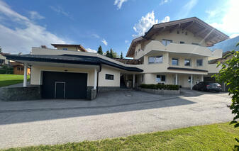 Frontalansicht des Haus Markus: Ferienwohnung mit Terrasse im Erdgeschoss